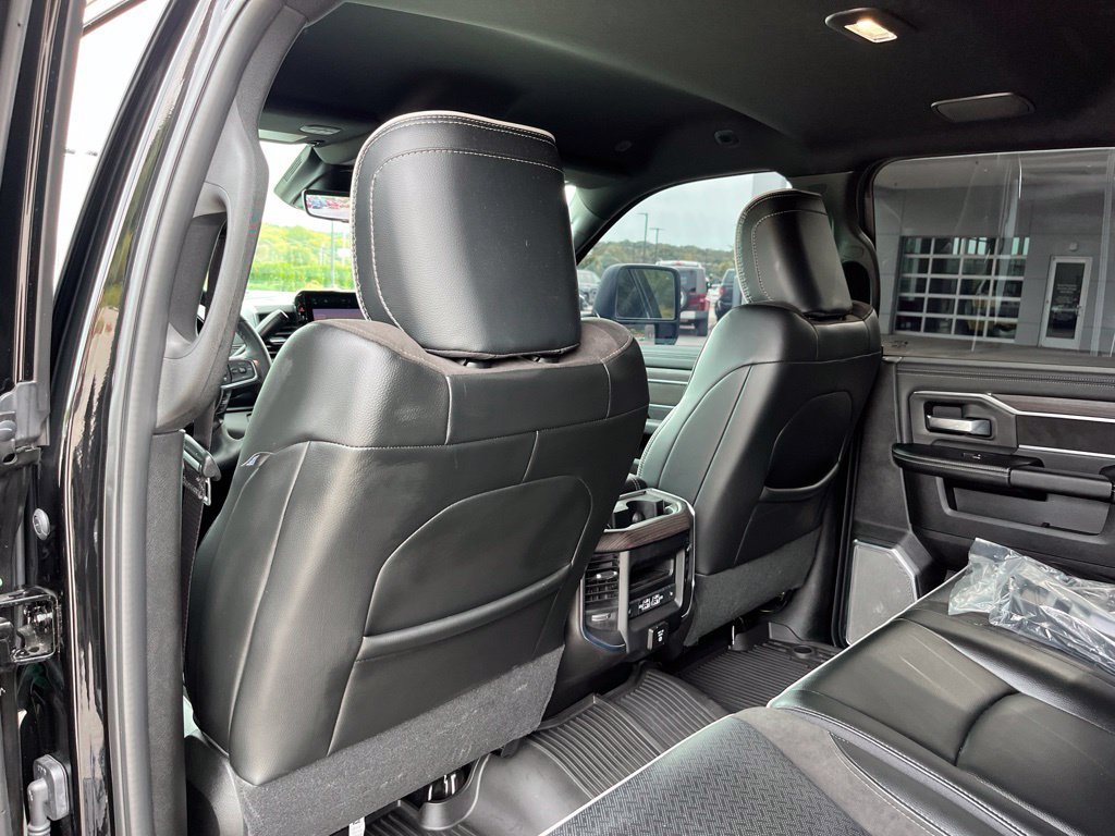 Used 2026 RAM 2500 Laramie AWD/4WD image 9