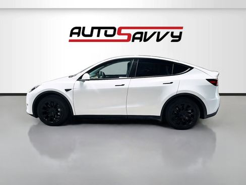 Used 2024 Tesla Model Y Long Range AWD/4WD image 4
