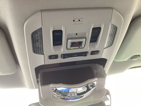 Certified 2023 Toyota Highlander XLE image 33