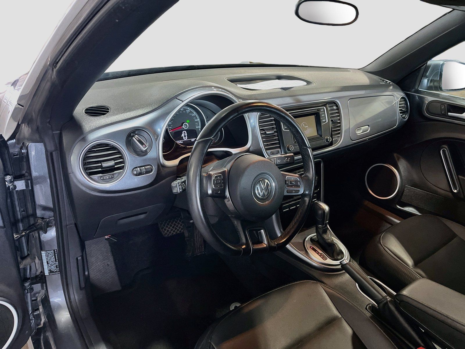 Used 2018 Volkswagen Beetle 2.0T S FWD image 9