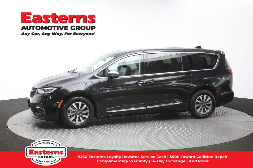 Used 2023 Chrysler Pacifica Limited FWD image 63