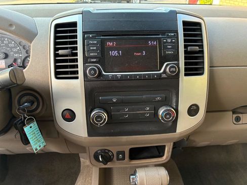 Used 2015 Nissan Frontier SV image 14