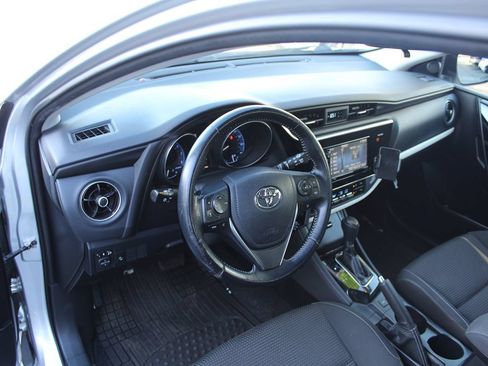Used 2018 Toyota Corolla iM w/ Carpet Mat Package (TMS) FWD image 18
