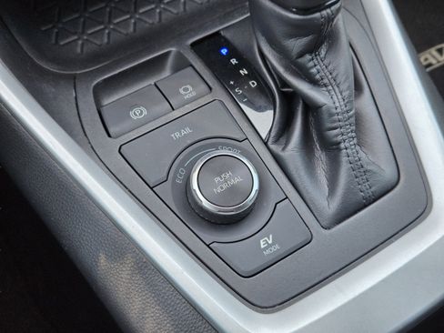 Used 2022 Toyota RAV4 SE AWD/4WD image 17