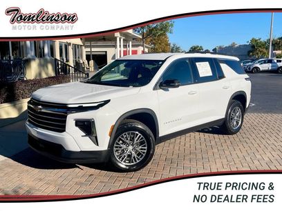 Used 2025 Chevrolet Traverse LT