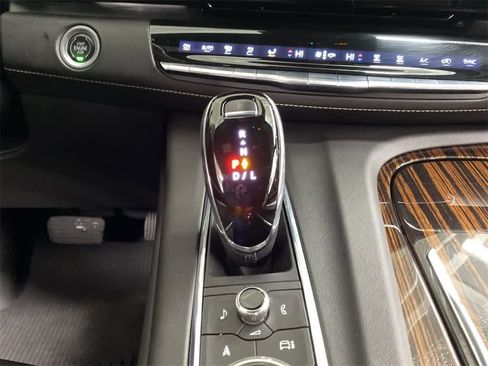 Used 2021 Cadillac Escalade ESV Premium Luxury image 28