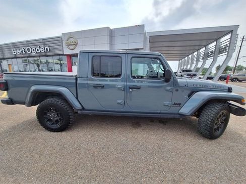Used 2025 Jeep Gladiator Sport AWD/4WD image 8