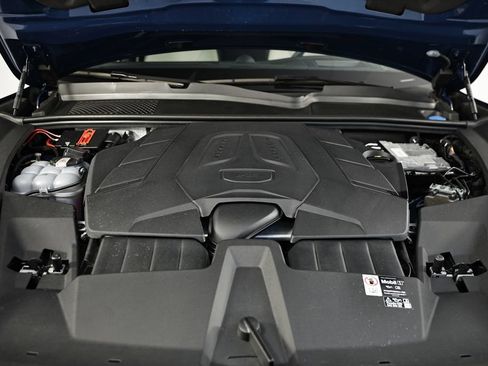 Certified 2025 Porsche Cayenne Coupe AWD/4WD image 33