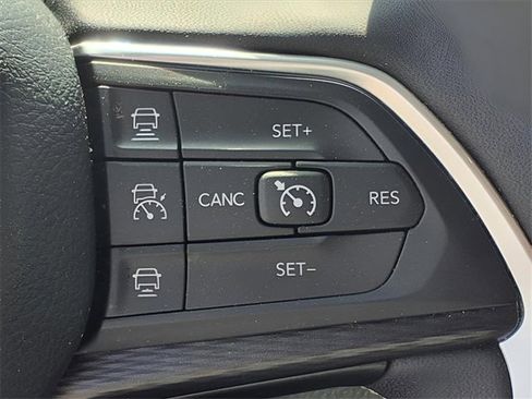 Used 2023 Jeep Grand Cherokee L Laredo image 15