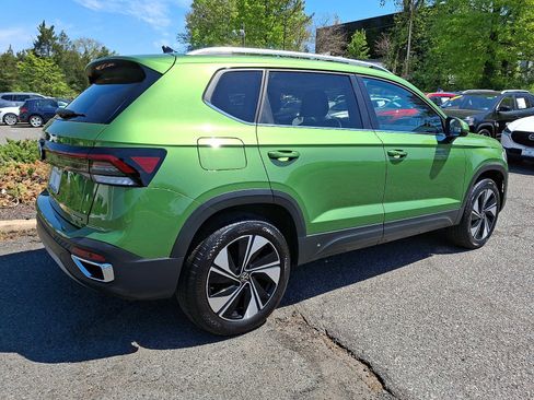 Used 2025 Volkswagen Taos SE w/ Panoramic Sunroof Package AWD/4WD image 6