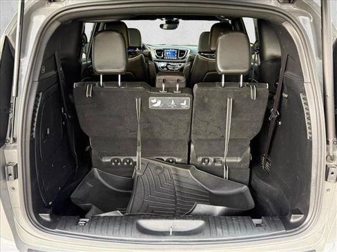 Used 2020 Chrysler Pacifica Limited w/ Advanced Safetytec Group FWD image 4