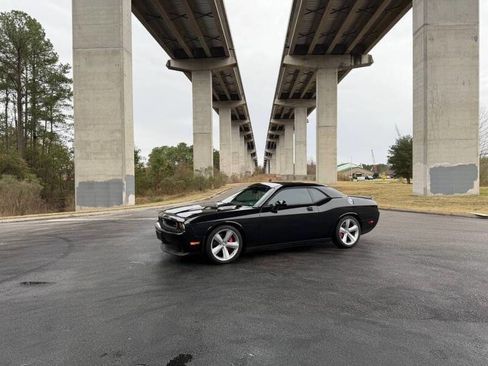 Used 2010 Dodge Challenger SRT8 RWD image 1
