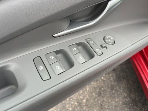 Used 2025 Hyundai Elantra SEL image 29