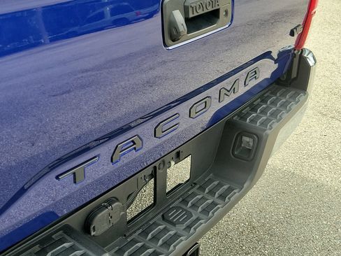 Used 2022 Toyota Tacoma SR5 RWD image 6