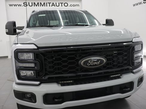 Used 2025 Ford F250 XLT w/ Black Appearance Package AWD/4WD image 24
