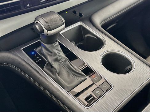 Certified 2025 Toyota Sienna XLE FWD image 28