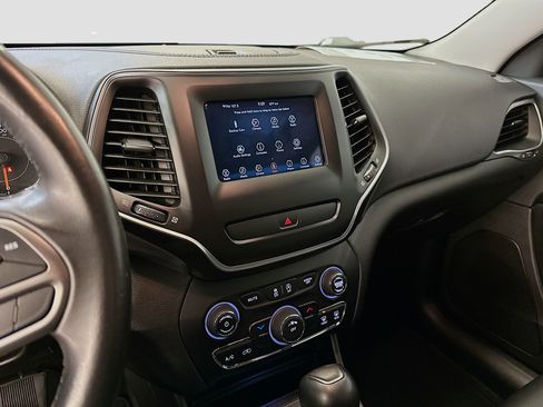 Used 2019 Jeep Cherokee Latitude Plus AWD/4WD image 26