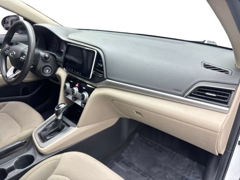 Used 2019 Hyundai Elantra SE FWD image 41