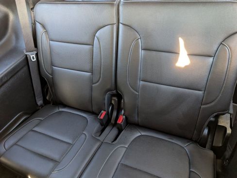 Used 2023 GMC Acadia SLT image 27