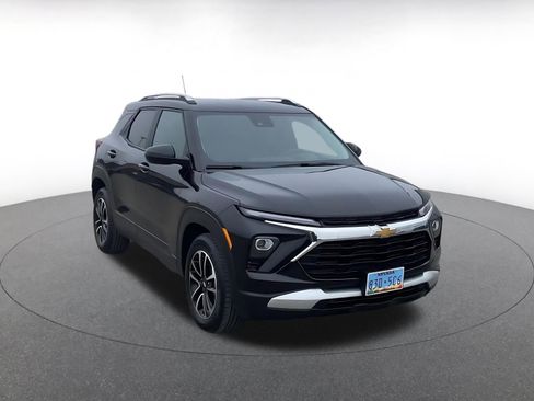 Used 2025 Chevrolet TrailBlazer LT image 3