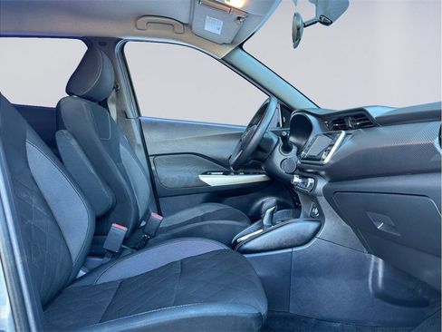 Used 2019 Nissan Kicks SV FWD image 19