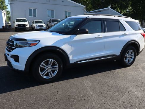 Used 2020 Ford Explorer XLT w/ Comfort Package AWD/4WD image 2
