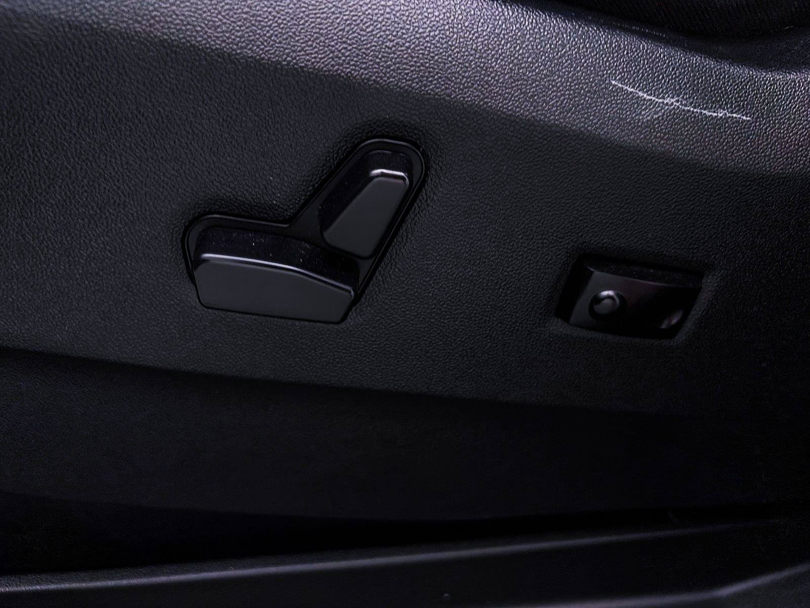 Used 2020 Dodge Grand Caravan SE FWD image 12
