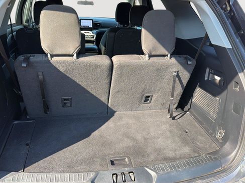 Used 2022 Ford Explorer XLT RWD image 9
