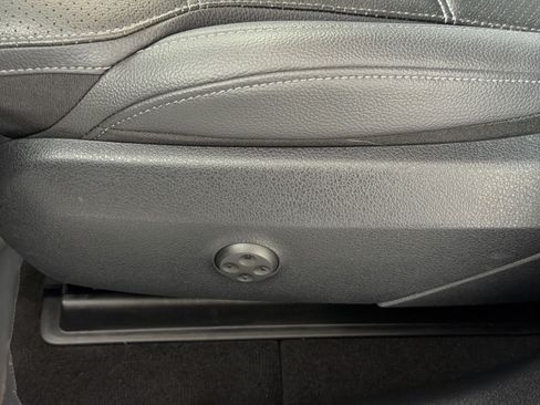 Used 2025 Mercedes-Benz GLC 300 4MATIC image 14