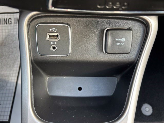 Used 2018 Jeep Compass Latitude FWD image 30
