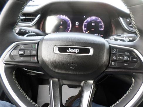 Used 2023 Jeep Grand Cherokee L Laredo image 20