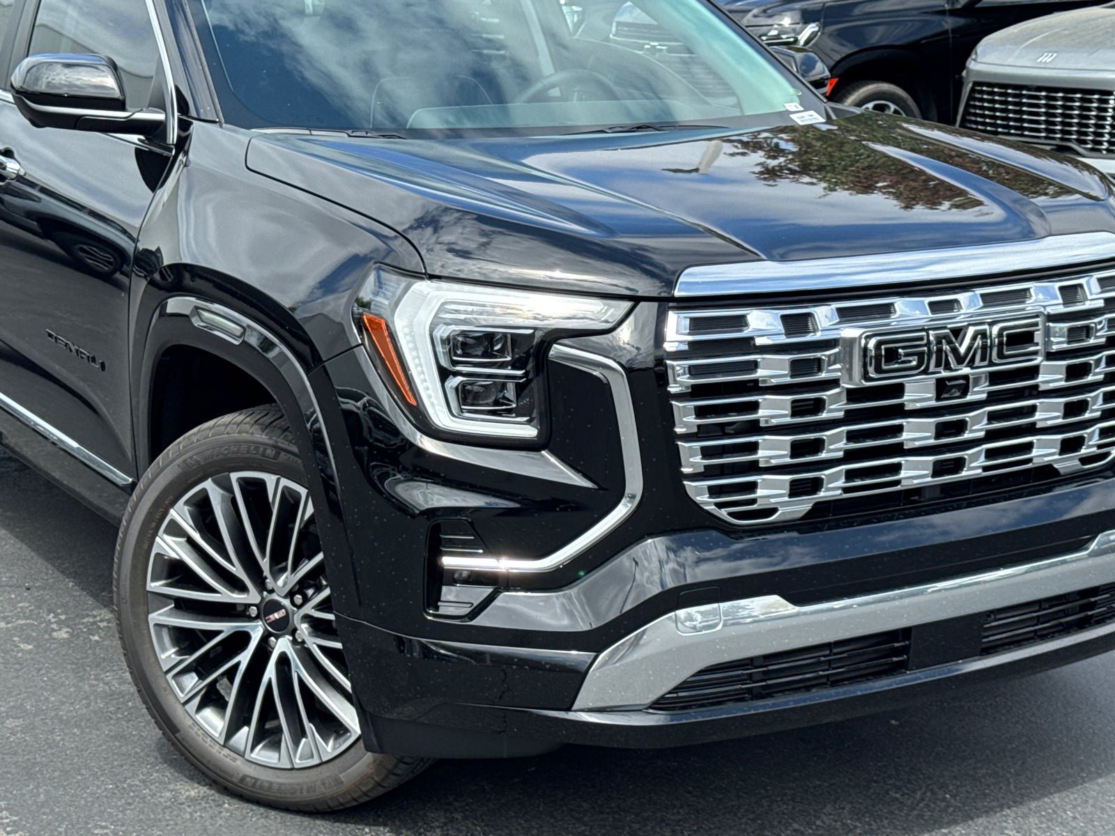 New 2026 GMC Terrain Denali w/ LPO, Black Badging Package AWD/4WD image 3