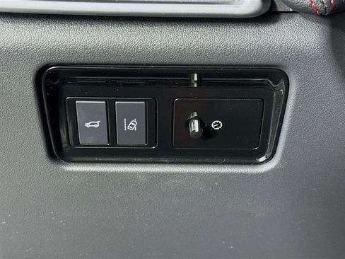 Used 2017 Jaguar F-PACE S image 11