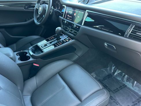 Certified 2023 Porsche Macan image 16