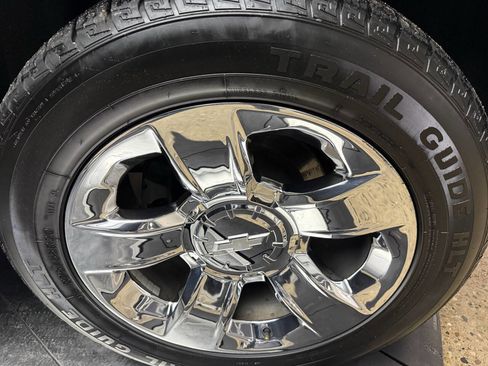 Used 2018 Chevrolet Suburban LT w/ LT Signature Package image 31