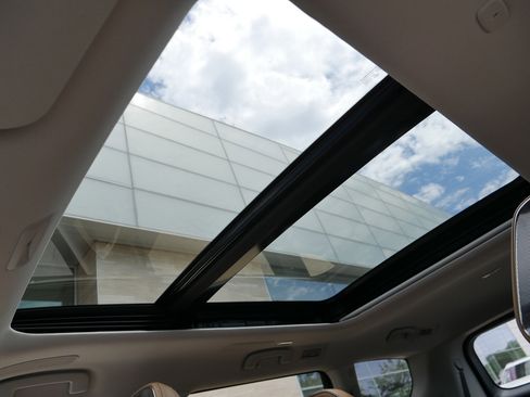 Certified 2025 INFINITI QX80 Sensory image 32