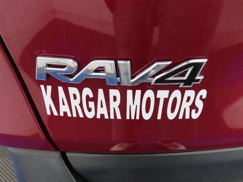Used 2021 Toyota RAV4 LE FWD image 13
