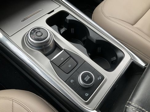 Used 2020 Ford Explorer XLT w/ Equipment Group 202A image 13