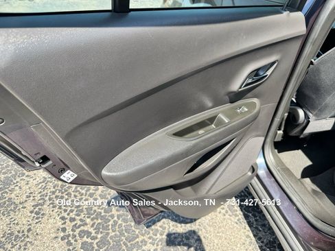 Used 2019 Chevrolet Trax LS image 17