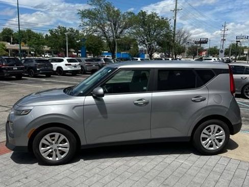 Used 2022 Kia Soul LX FWD image 16