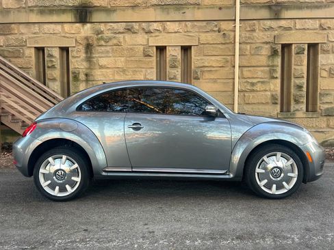 Used 2012 Volkswagen Beetle 2.5 image 2