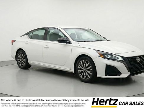 Used 2025 Nissan Altima 2.5 SV image 1