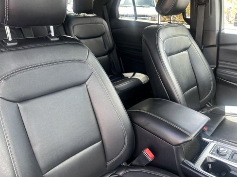 Used 2020 Ford Explorer XLT w/ Equipment Group 202A AWD/4WD image 61