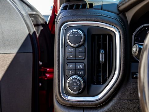 Used 2023 GMC Sierra 3500 Denali w/ Technology Package AWD/4WD image 21
