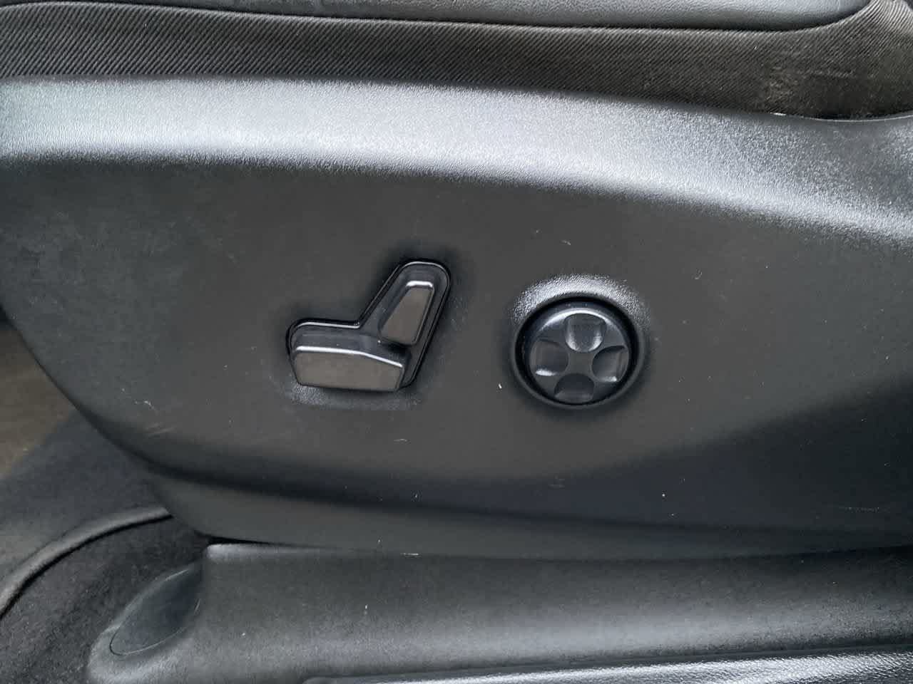 Used 2025 Chrysler Pacifica Select FWD image 14