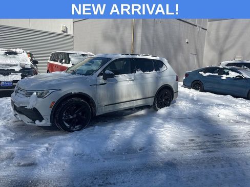 Used 2023 Volkswagen Tiguan SE R-Line image 1