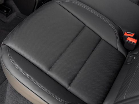 New 2026 Porsche Macan 4 Electric image 32