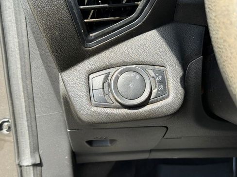 Used 2019 Ford Escape SE FWD image 18