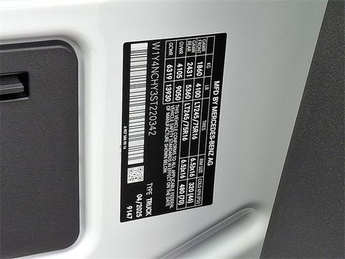 Used 2025 Mercedes-Benz Sprinter 2500 image 27