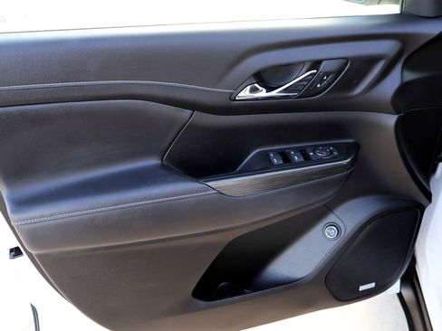 Used 2023 GMC Acadia SLT image 24